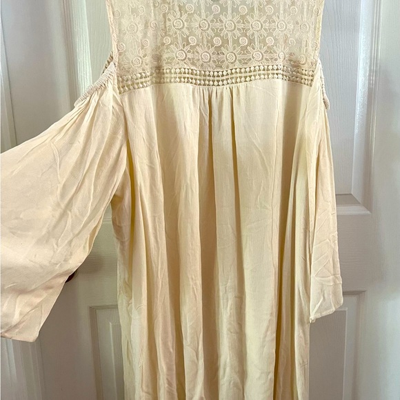 Ladies Cold Shoulder Dress - Picture 2 of 6